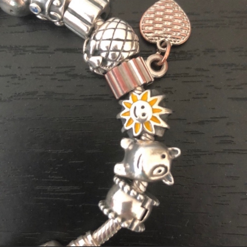 Authentic Pandora bracelet with sterling silver charms - Picture 7 of 16